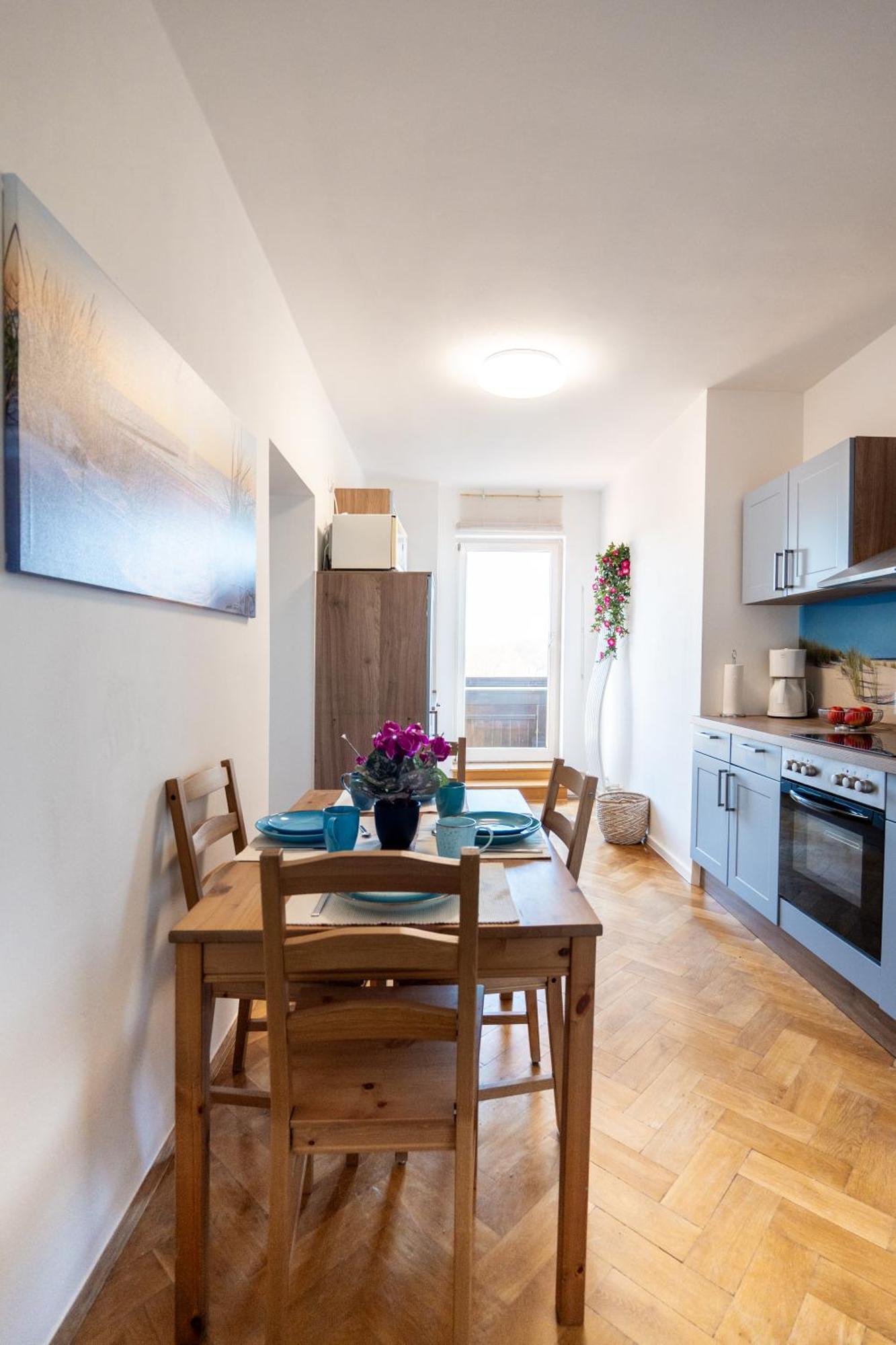 Doppelhaus- Villa Leipzig Schleussig , Moderner Altbau Apartment Dachetage Mit 2 Schlafzimmern Und Separatem Zusatzzimmer , Parkplatz - Balkon - Kamin - Eicheparkett - Arbeitsplatz Buitenkant foto