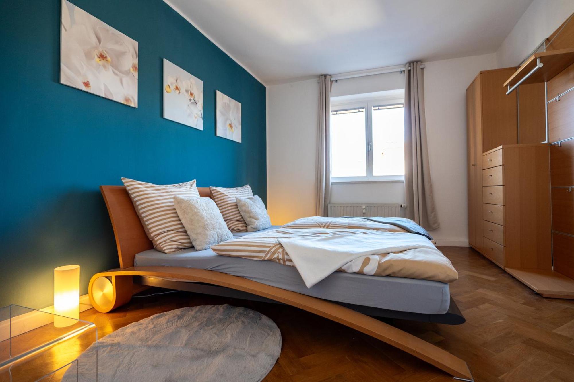 Doppelhaus- Villa Leipzig Schleussig , Moderner Altbau Apartment Dachetage Mit 2 Schlafzimmern Und Separatem Zusatzzimmer , Parkplatz - Balkon - Kamin - Eicheparkett - Arbeitsplatz Buitenkant foto