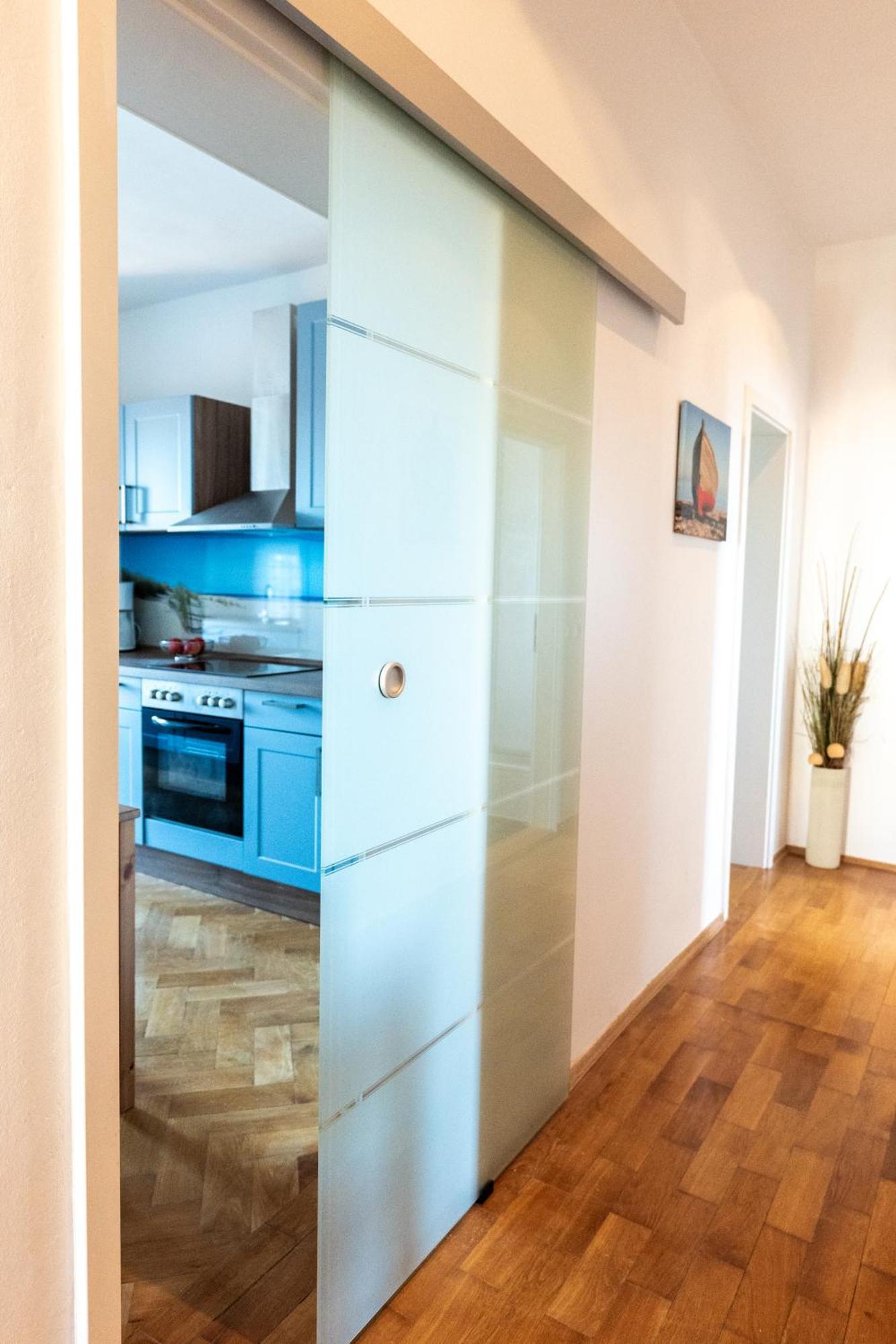 Doppelhaus- Villa Leipzig Schleussig , Moderner Altbau Apartment Dachetage Mit 2 Schlafzimmern Und Separatem Zusatzzimmer , Parkplatz - Balkon - Kamin - Eicheparkett - Arbeitsplatz Buitenkant foto