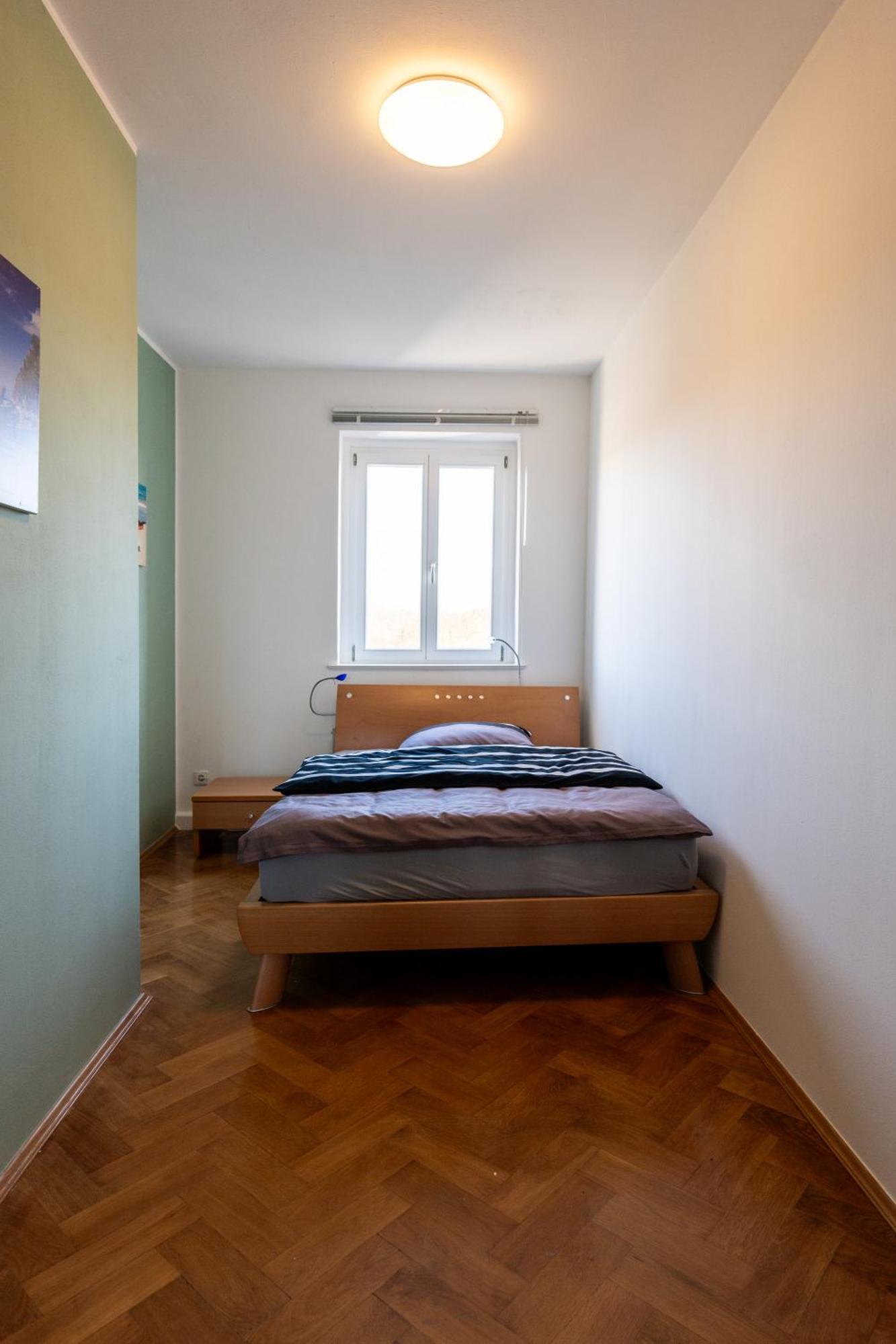 Doppelhaus- Villa Leipzig Schleussig , Moderner Altbau Apartment Dachetage Mit 2 Schlafzimmern Und Separatem Zusatzzimmer , Parkplatz - Balkon - Kamin - Eicheparkett - Arbeitsplatz Buitenkant foto