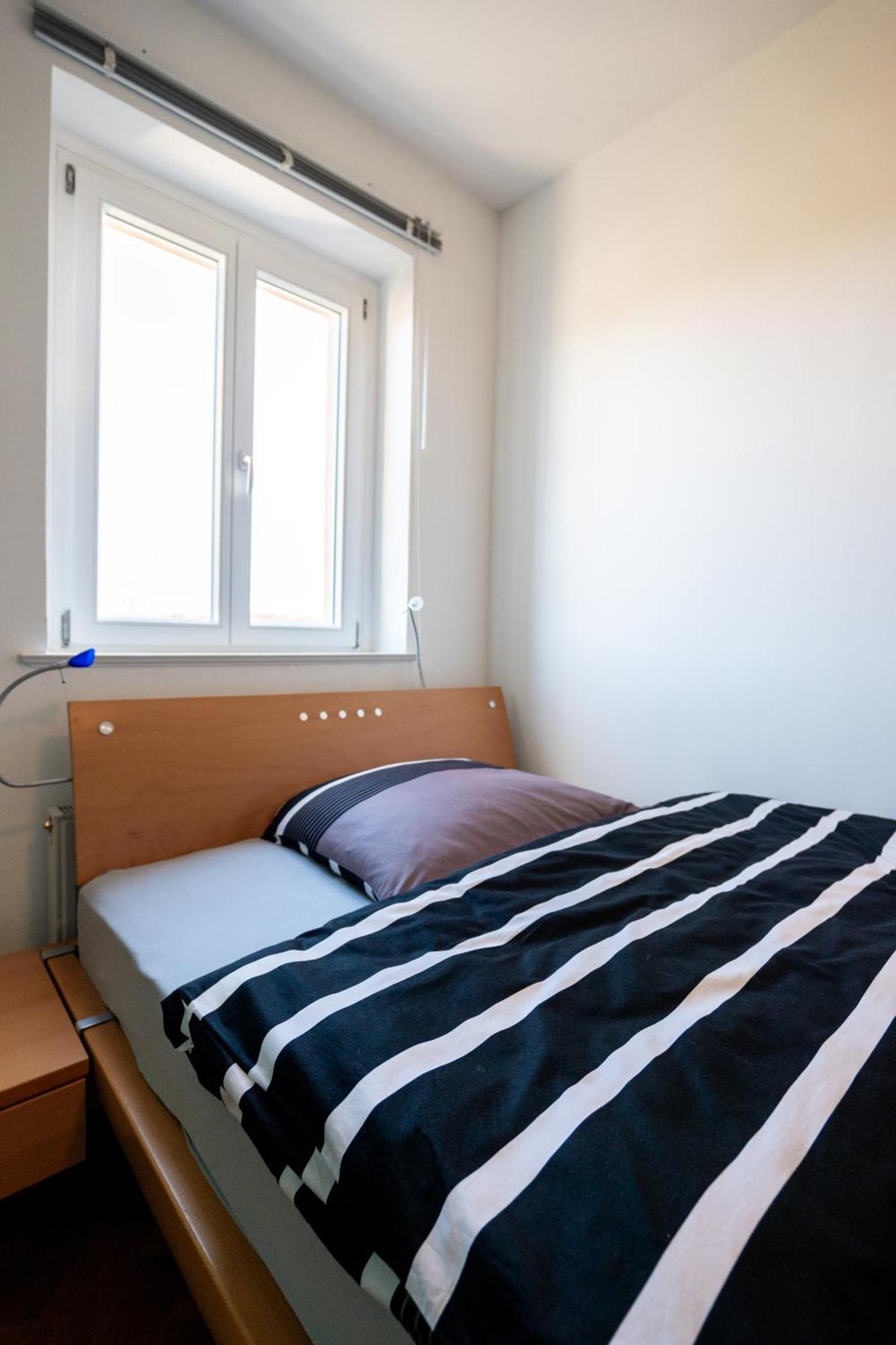 Doppelhaus- Villa Leipzig Schleussig , Moderner Altbau Apartment Dachetage Mit 2 Schlafzimmern Und Separatem Zusatzzimmer , Parkplatz - Balkon - Kamin - Eicheparkett - Arbeitsplatz Buitenkant foto