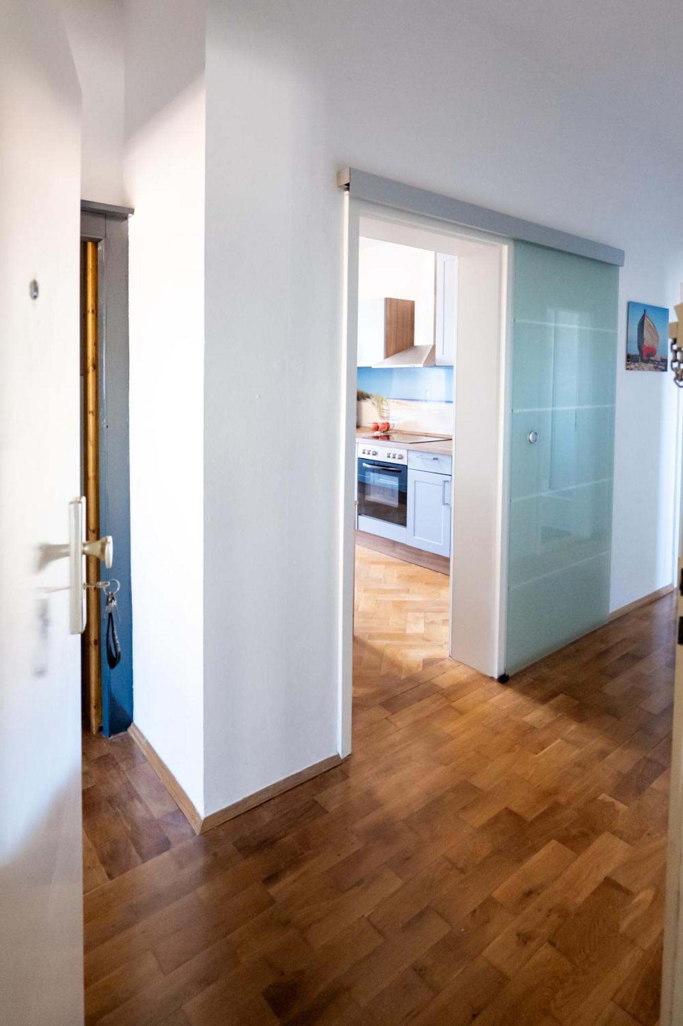 Doppelhaus- Villa Leipzig Schleussig , Moderner Altbau Apartment Dachetage Mit 2 Schlafzimmern Und Separatem Zusatzzimmer , Parkplatz - Balkon - Kamin - Eicheparkett - Arbeitsplatz Buitenkant foto