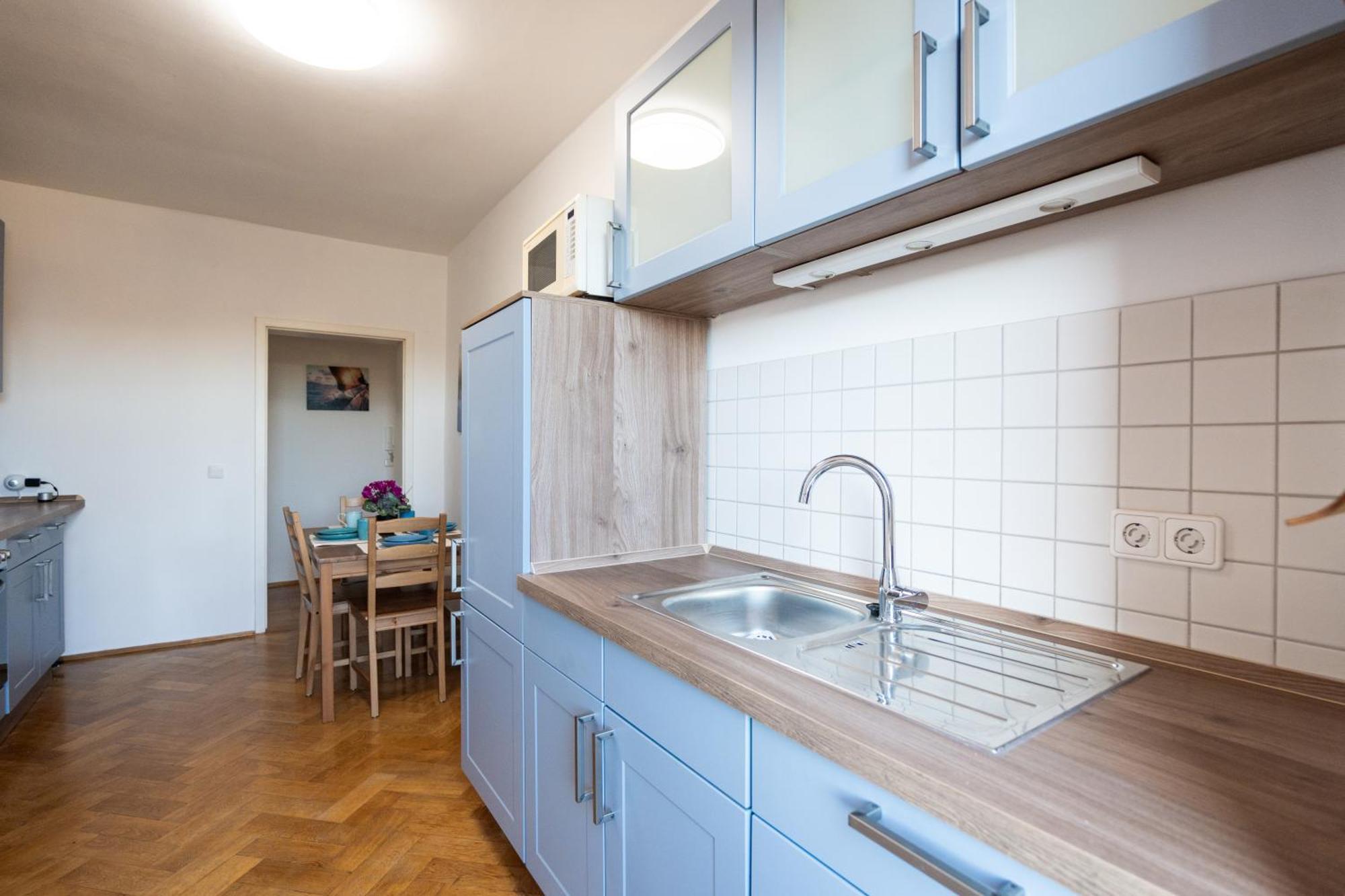 Doppelhaus- Villa Leipzig Schleussig , Moderner Altbau Apartment Dachetage Mit 2 Schlafzimmern Und Separatem Zusatzzimmer , Parkplatz - Balkon - Kamin - Eicheparkett - Arbeitsplatz Buitenkant foto